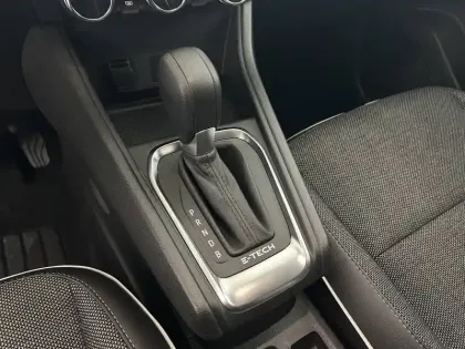 Photo 21 Renault Captur  E-Tech full hybrid 145