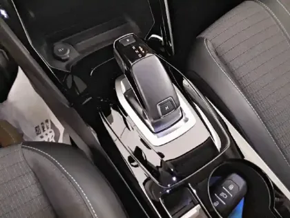 Photo 50 Peugeot 2008  PureTech 130 S&S EAT8