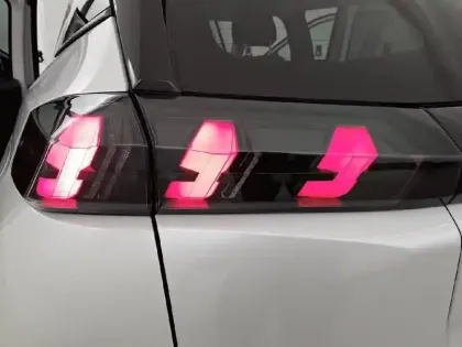 Photo 53 Peugeot 2008  PureTech 130 S&S EAT8