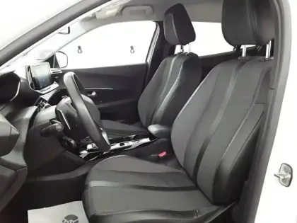 Photo 35 Peugeot 2008  PureTech 130 S&S EAT8