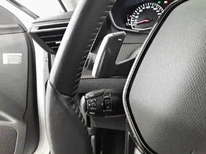 Photo 59 Peugeot 2008  PureTech 130 S&S EAT8