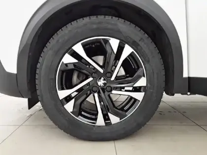 Photo 12 Peugeot 2008  PureTech 130 S&S EAT8