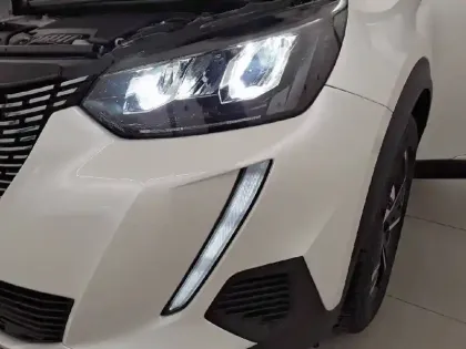 Photo 52 Peugeot 2008  PureTech 130 S&S EAT8