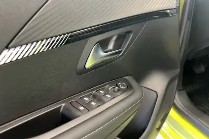 Photo 19 Peugeot 208  Electrique 50 kWh 136ch