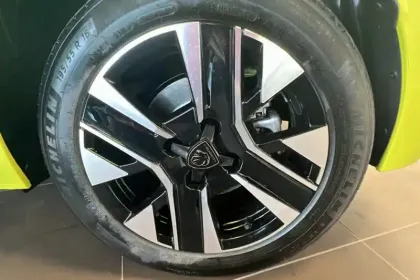 Photo 23 Peugeot 208  Electrique 50 kWh 136ch