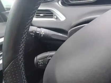 Photo 37 Peugeot 2008  PureTech 110ch S&S BVM6