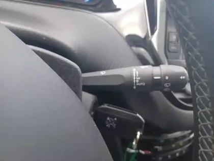 Photo 38 Peugeot 2008  PureTech 110ch S&S BVM6