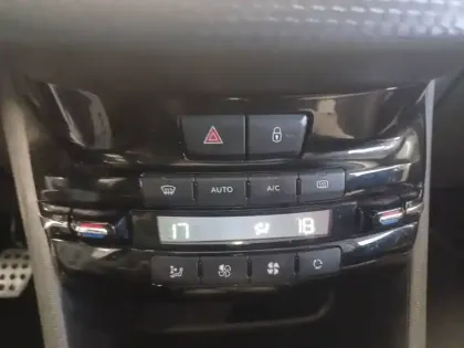 Photo 15 Peugeot 2008  PureTech 110ch S&S BVM6