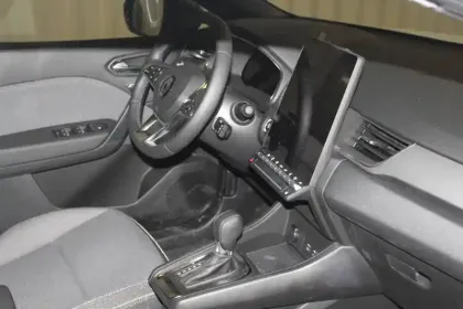 Photo 12 Renault Captur  E-Tech full hybrid 145 ch