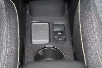 Photo 21 Renault Captur  E-Tech full hybrid 145 ch