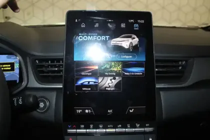 Photo 38 Renault Captur  E-Tech full hybrid 145 ch