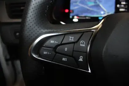 Photo 27 Renault Captur  E-Tech full hybrid 145 ch