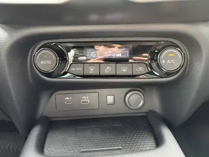 Photo 23 Nissan Juke  HYBRID 143