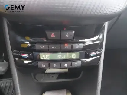 Photo 14 Peugeot 208  1.2 PureTech 110ch S&S BVM5