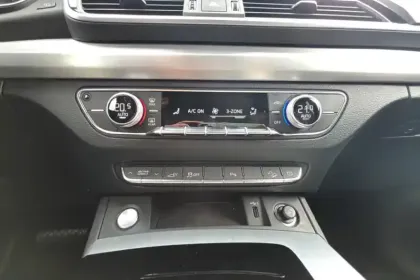 Photo 53 Audi Q5  55 TFSIe 367 S tronic 7 Quattro