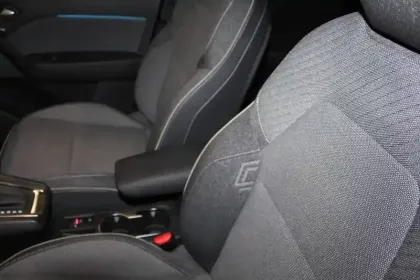 Photo 39 Renault Captur  E-Tech full hybrid 145 ch