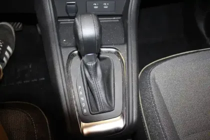 Photo 21 Renault Captur  E-Tech full hybrid 145 ch