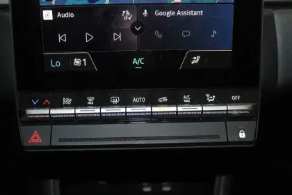 Photo 19 Renault Captur  E-Tech full hybrid 145 ch