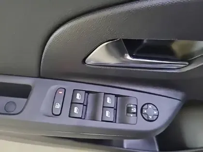 Photo 47 Opel Corsa  Electrique 136 ch & Batterie 50 kw/h