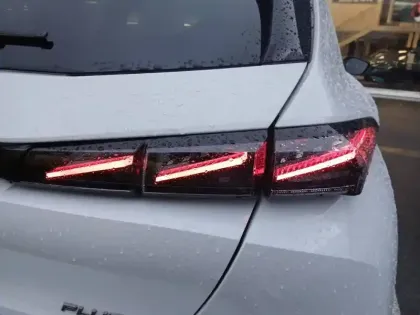 Photo 36 Peugeot 308  Plug-in Hybrid 195 ch e-DCS7