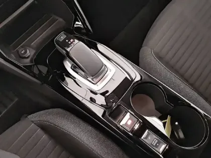 Photo 13 Peugeot 208  Electrique 50 kWh 136ch