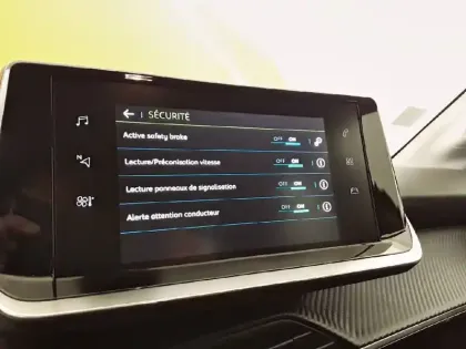 Photo 20 Peugeot 208  Electrique 50 kWh 136ch