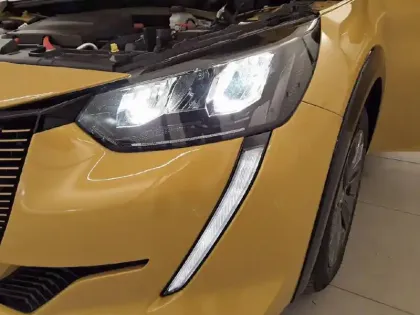 Photo 15 Peugeot 208  Electrique 50 kWh 136ch