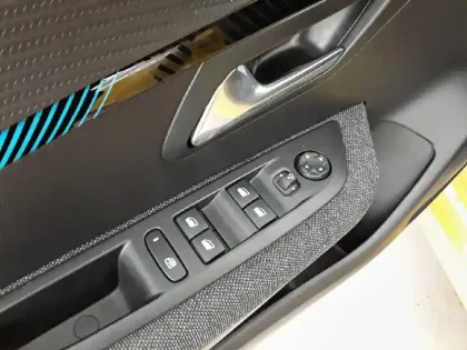 Photo 23 Peugeot 208  Electrique 50 kWh 136ch