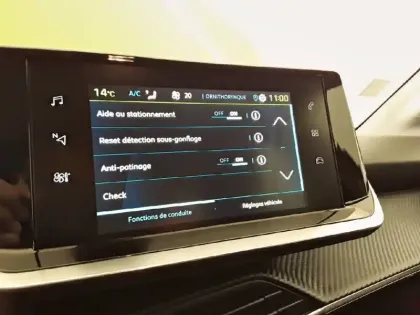 Photo 19 Peugeot 208  Electrique 50 kWh 136ch