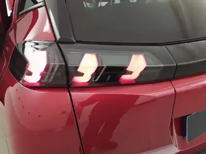 Photo 16 Peugeot 2008  Moteur électrique 136 ch