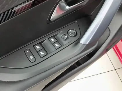 Photo 25 Peugeot 2008  Moteur électrique 136 ch