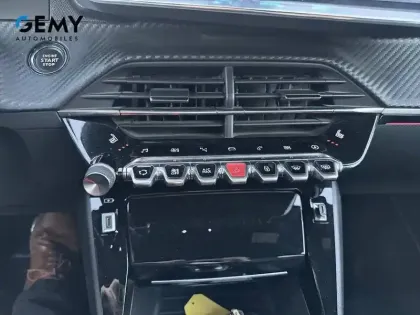 Photo 18 Peugeot 2008  Electrique 136 ch