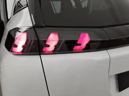 Photo 16 Peugeot 2008  PureTech 130 S&S EAT8