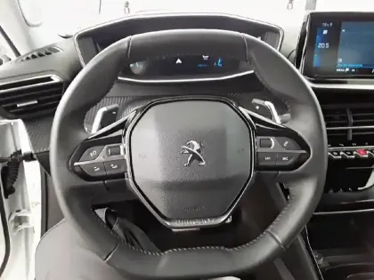 Photo 8 Peugeot 2008  PureTech 130 S&S EAT8