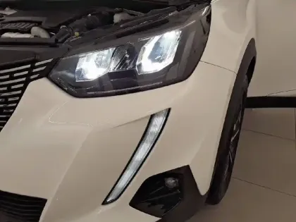 Photo 15 Peugeot 2008  PureTech 130 S&S EAT8