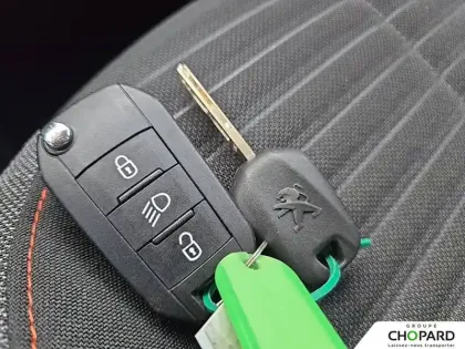 Photo 74 Peugeot 208  BlueHDi 100 S&S BVM6