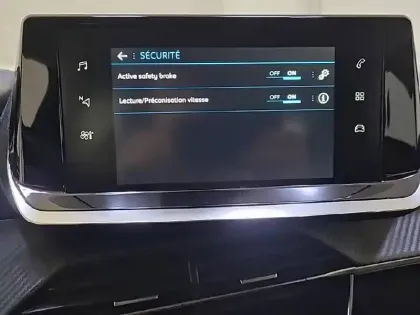 Photo 41 Peugeot 208  PureTech 75 S&S BVM5