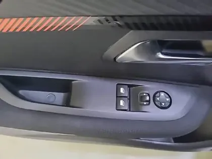 Photo 49 Peugeot 208  PureTech 75 S&S BVM5