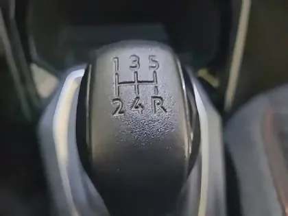 Photo 33 Peugeot 208  PureTech 75 S&S BVM5