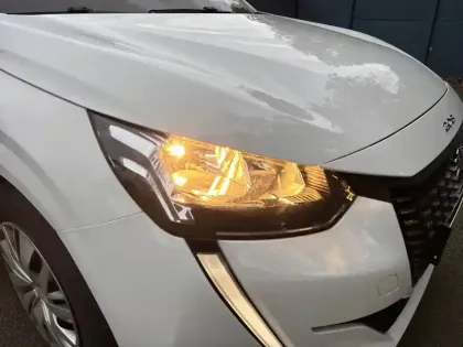 Photo 15 Peugeot 208  PureTech 75 S&S BVM5