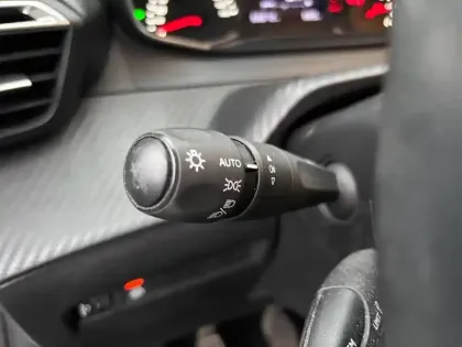 Photo 18 Peugeot 208  PureTech 75 S&S BVM5