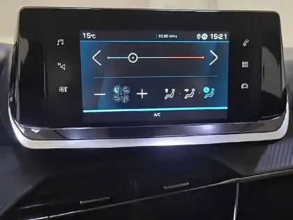 Photo 39 Peugeot 208  PureTech 75 S&S BVM5