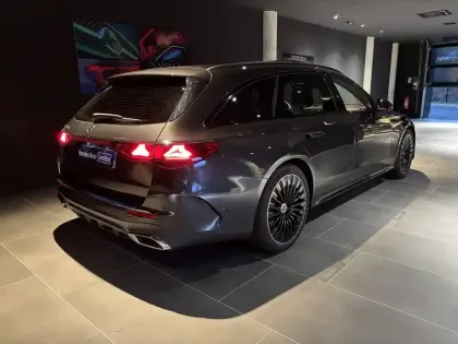 Photo 23 Mercedes Classe E  Break 300 e Hybrid EQ 9G-Tronic