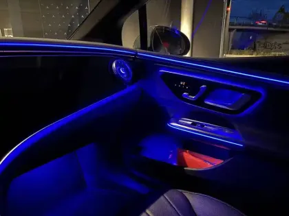 Photo 55 Mercedes EQE  300