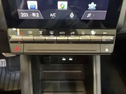 Photo 29 Renault Captur  E-Tech full hybrid 145 ch