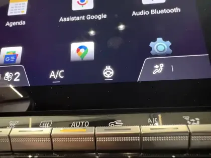 Photo 28 Renault Captur  E-Tech full hybrid 145 ch