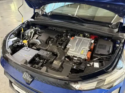 Photo 15 Renault Captur  E-Tech full hybrid 145 ch