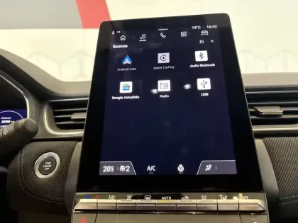 Photo 27 Renault Captur  E-Tech full hybrid 145 ch