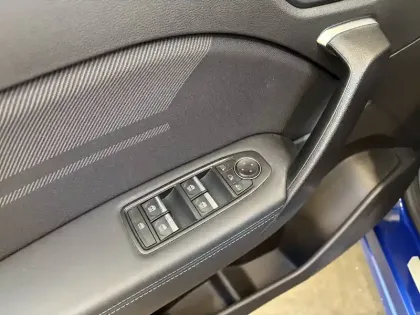 Photo 16 Renault Captur  E-Tech full hybrid 145 ch