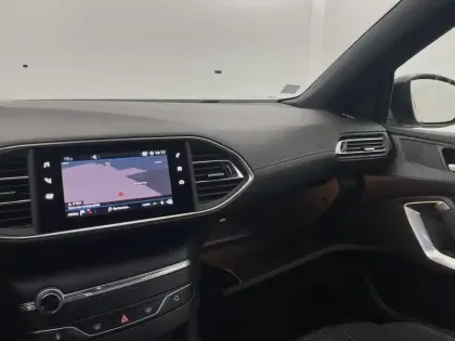 Photo 29 Peugeot 308  PureTech 130ch S&S BVM6